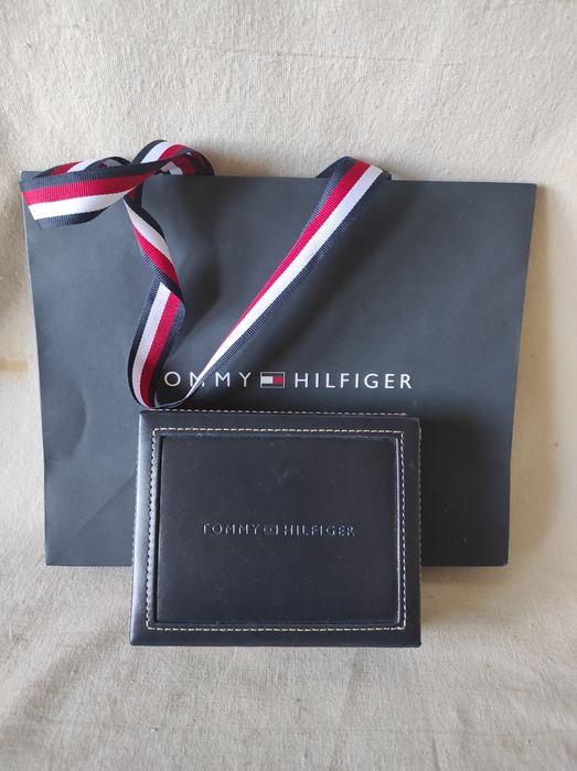 Eleganckie pudełko Tommy Hilfiger plus gustowna torebka