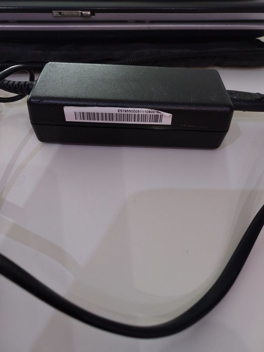 Na części laptop Fujitsu Siemens