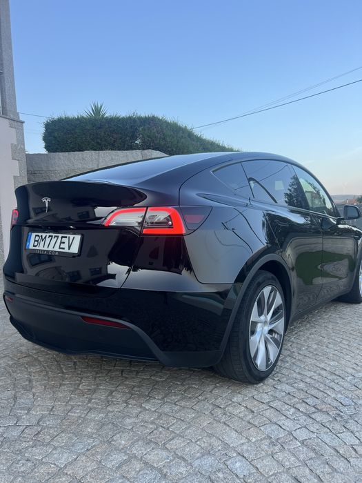 Tesla Model Y — fotografia 4