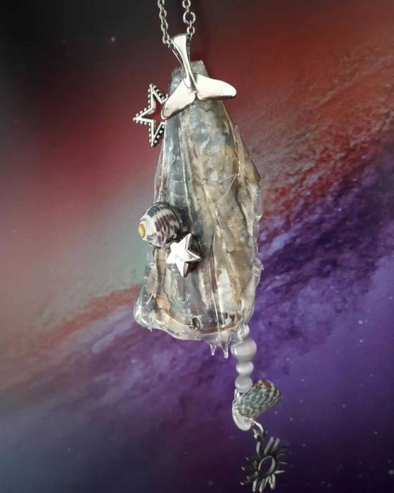 Galáxia da Baleia - Joia artesanal de concha do mar