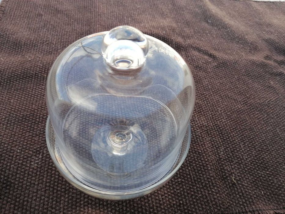 Taça de vidro com tampa
