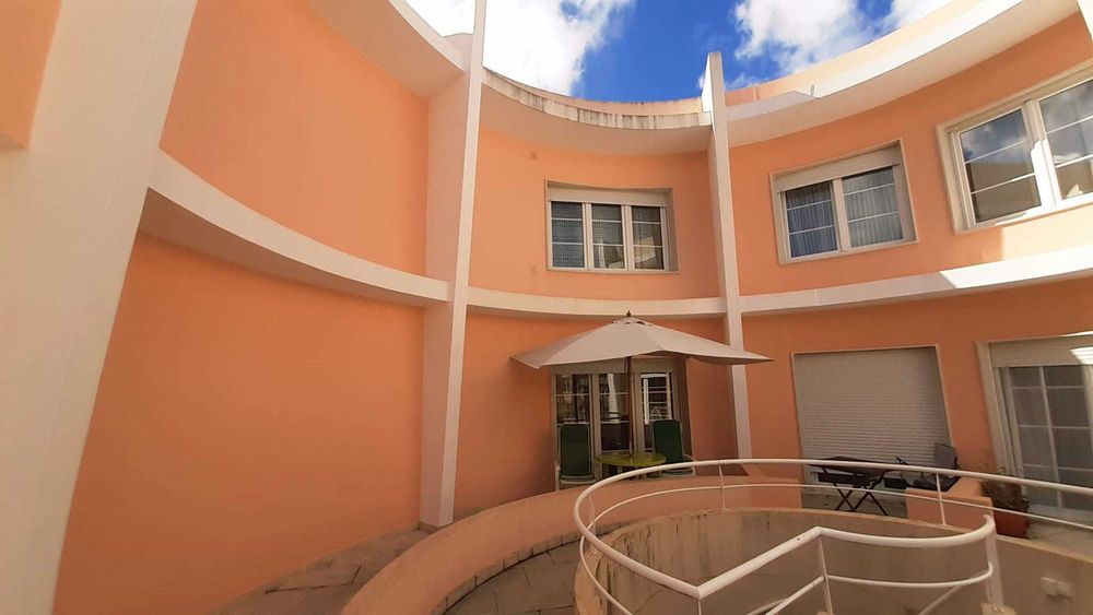 Apartamento Triplex T3+1 nas Caldas da Rainha em Condomínio com Piscina