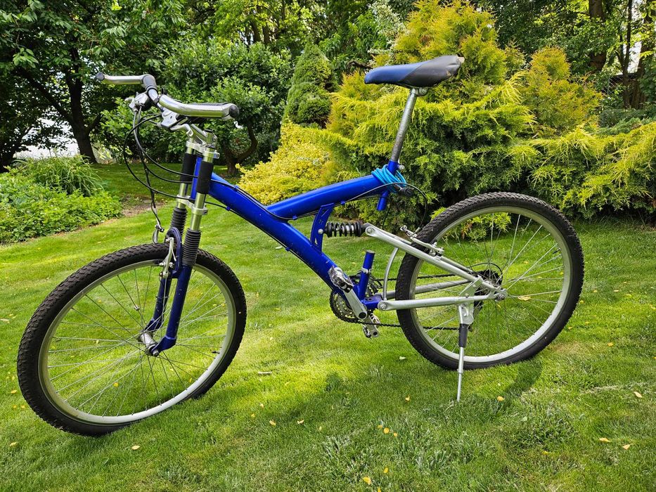 Rower z dwoma amortyzatorami SUREFIRE.