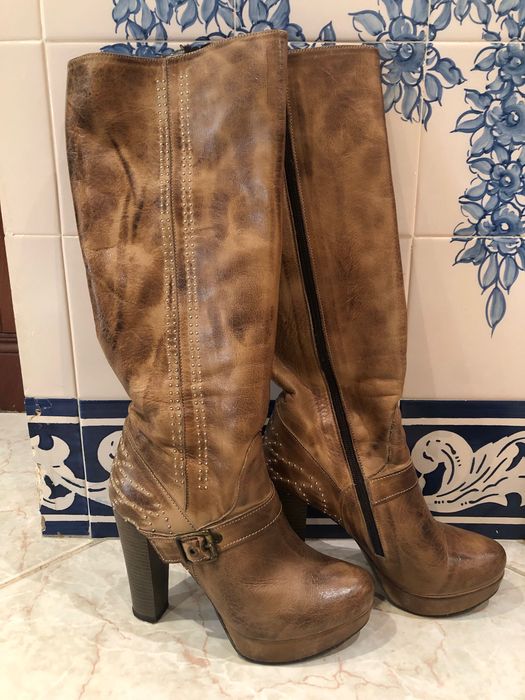 Botas em pele de cano alto (Pretas, castanhas e camel N.37)