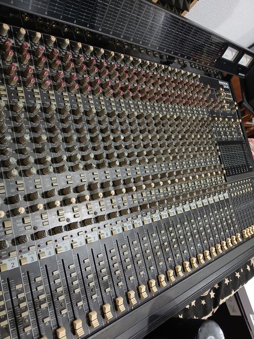 VENDO Mackie 24 8 bus