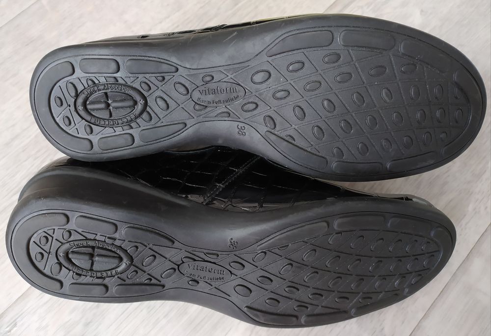 Туфельки женские (38-й размер).