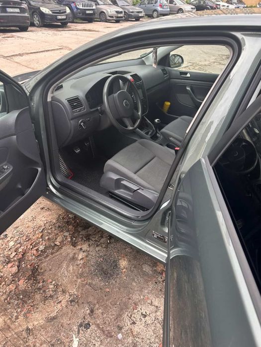 Продам Volkswagen Golf 5 • 2004 рік • 1.6 FSI