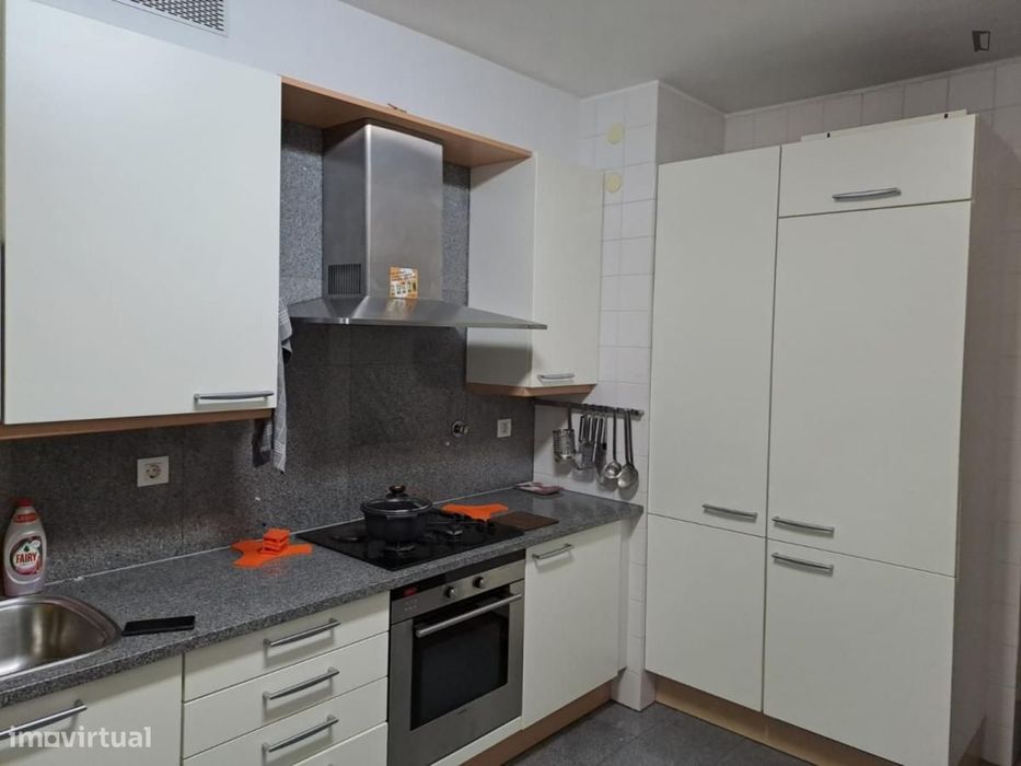 Quarto - localizado em Lumiar Lisbon
