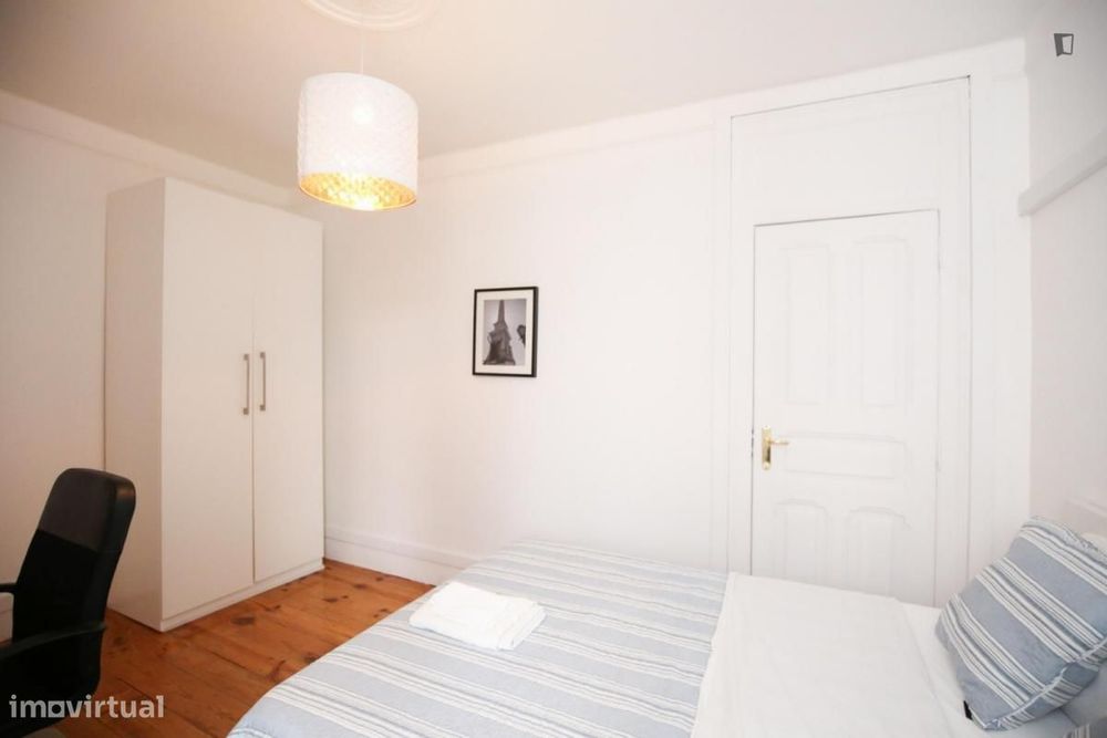 Quarto - localizado em Arroios Lisbon