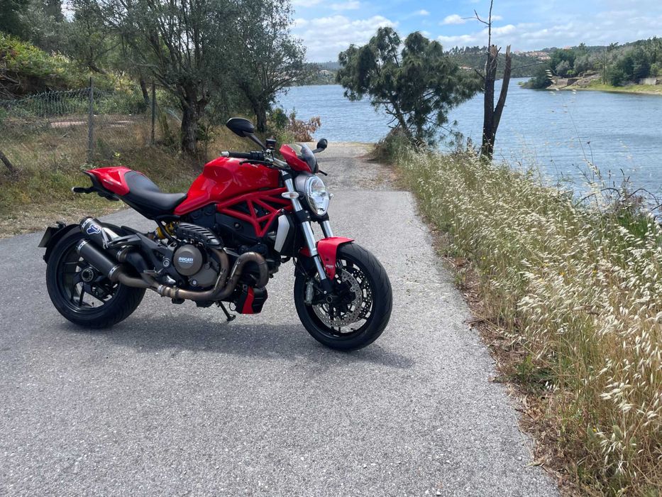 Ducati Monster 1200S