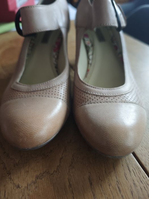 Buty na obcasie włoskie 39 skóra