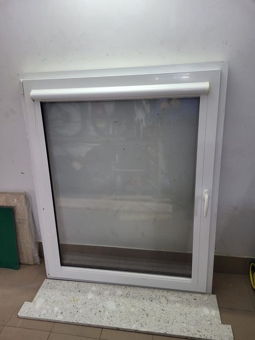 Okno z demontażu 117 x143 cm z parapetem