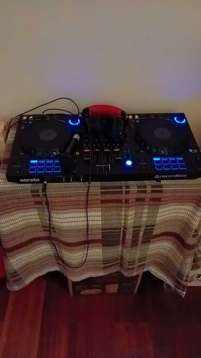 Equipamento de Dj completo Mesa, colunas, cabos, Microfone, Fones de escuta etc...