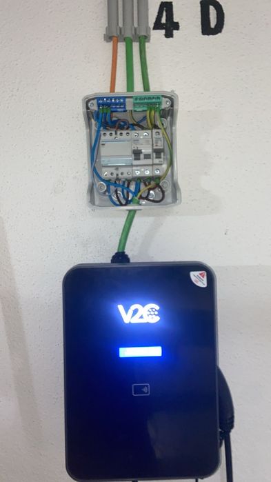 Instalação  de carregador de carro elétrico e serviço de eletricidade em geral
