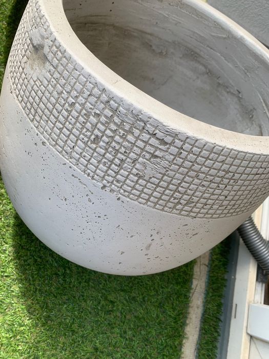Bardzo duża donica szara, kolor betonu