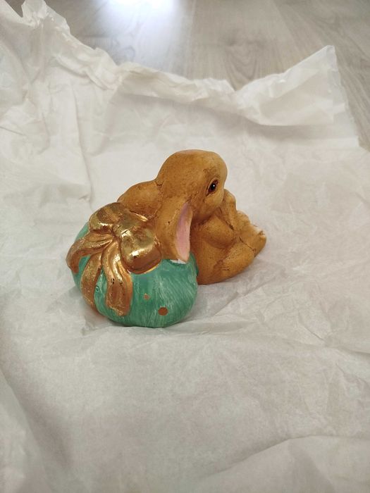 Coelho da Páscoa de porcelana