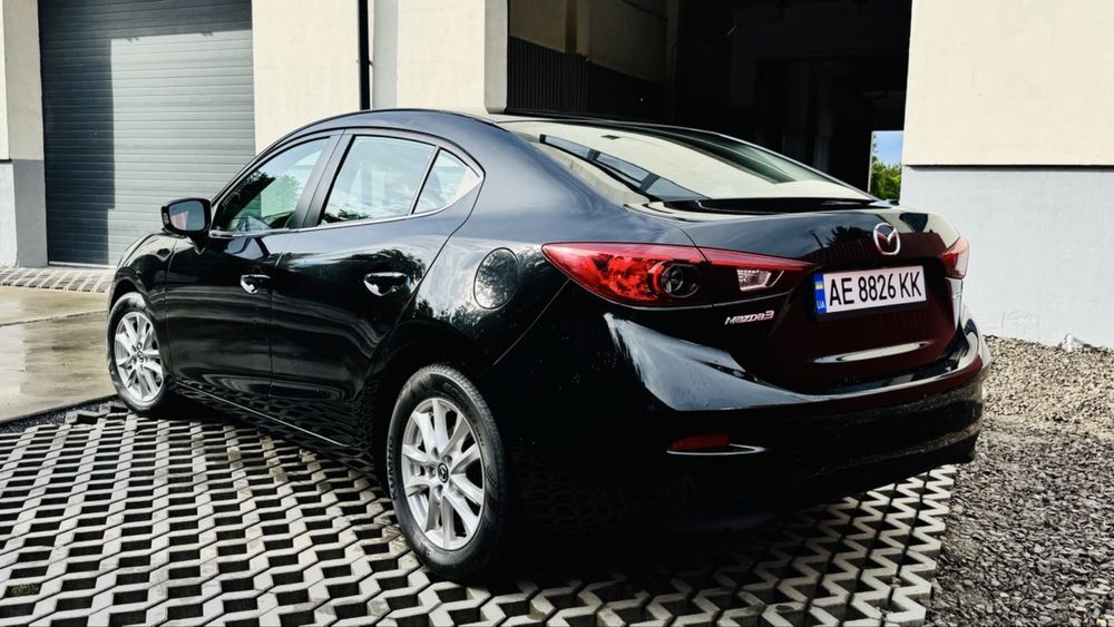 Mazda 3 2015.