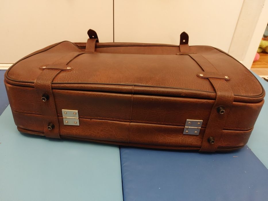 PRL Stara walizka na kluczyk skóropodobny materiał PRL