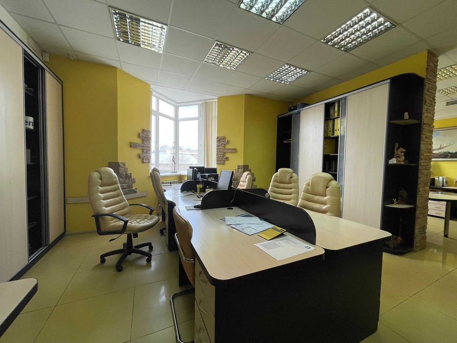 Здам офіс 132 м2, з меблями , м. Печерськ, вул. Євгенія Коновальця 32Г
