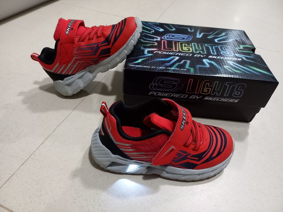 Sketchers com luzes tamanho 27