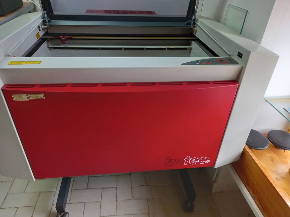 Maquina de corte e gravação a lazer
