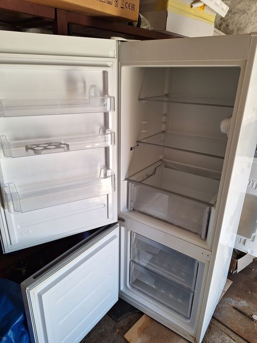 Продам холодильник Indesit LI6 S1 W