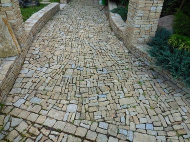 Kamień granitowy gabionowy, łupek granitowy żółto-szary