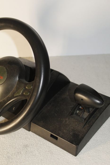 Volante gaming antigo ( Genius speed wheel formula)