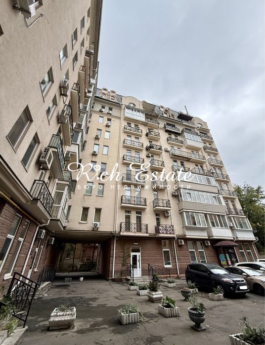 Поділ Видова квартира в клубному будинку Хорива 39/41