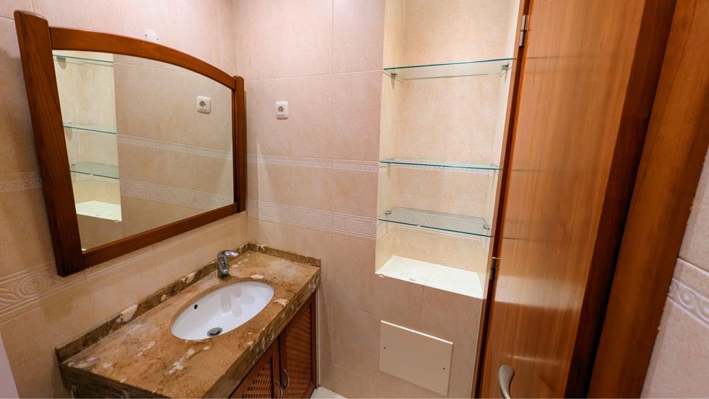 Apartamento T2 com Garagem em Santa Marta do Pinhal, Corroios