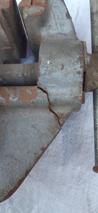 Тиски лещата слюсарні.