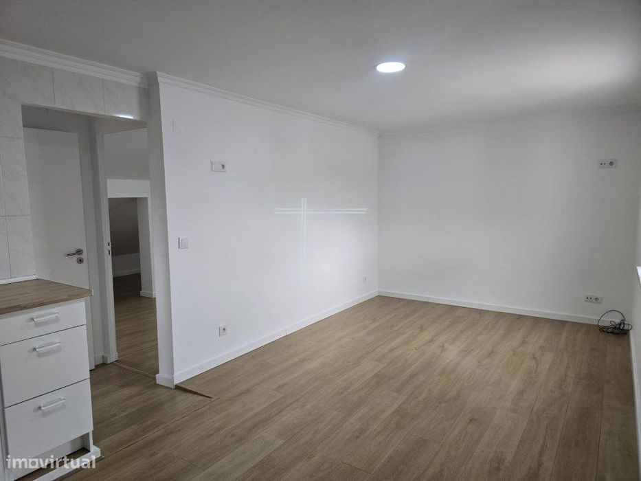 Moradia isolada T4 de arquitetura tradicional - Aroeira