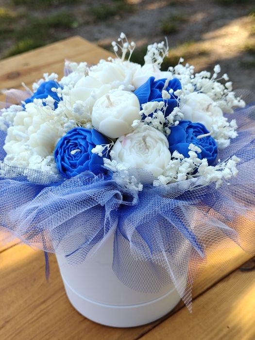 Bukiety świece sojowe flowerboxy wieczne kwiaty