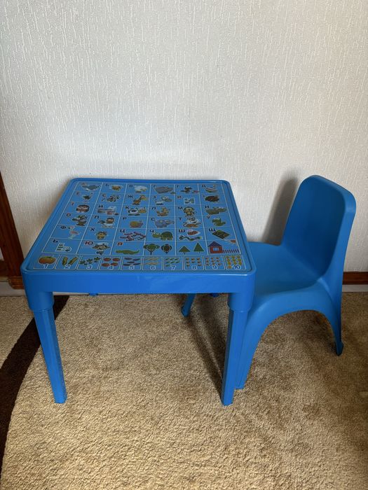 Продам дитячий Стіл зі стілцем