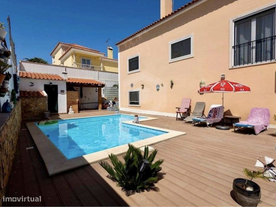 Moradia Isolada T4+1 com Piscina, Jardim e Garagem Box