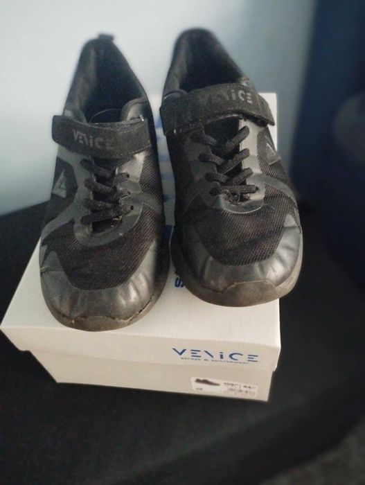Buty chłopięce czarne rozmiar 39