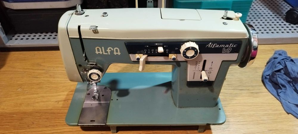 Máquina de costura Alfamatic 1o9