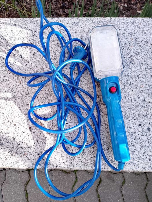 Lanterna led com cabo eletrico e iman