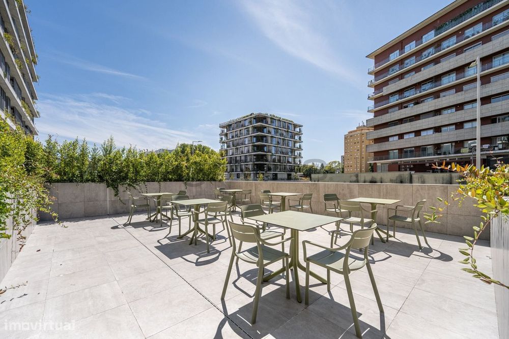 Apartamento T0 Novo em condomínio fechado com Varanda