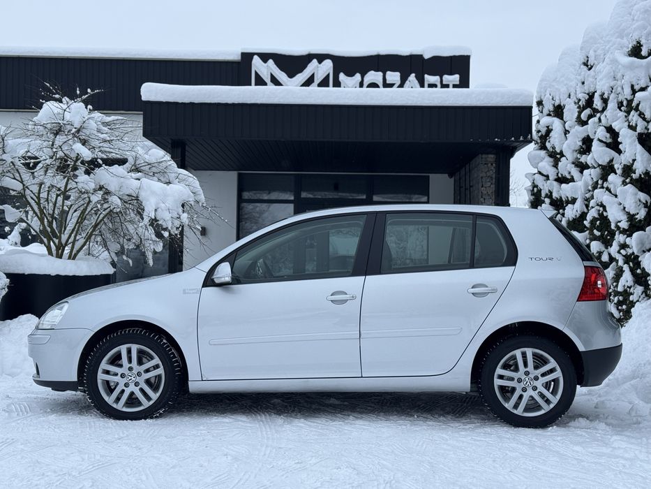 Свіжопригнаний Golf 5 1.6бензин TOUR