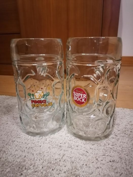 Canecas e copos de Cerveja