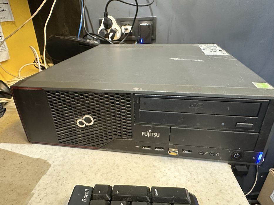 Fujitsu Esprimo e700 i3