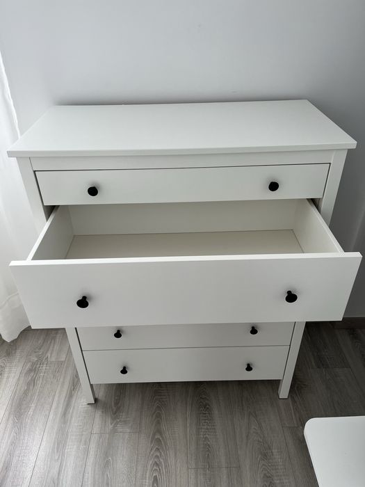 Cómoda HEMNES ikea