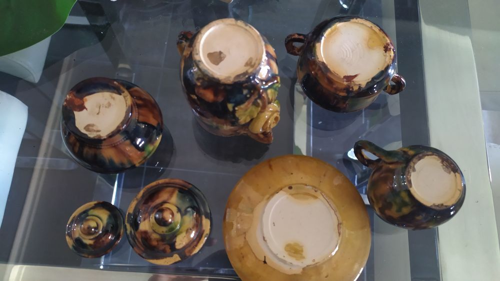 Conjunto muito antigo de louça