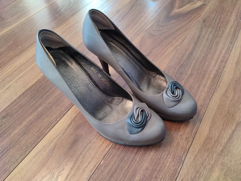 Buty czółenka szpilki skórzane r.39 eska