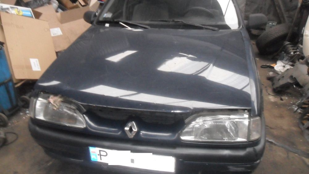 renault 19 5 drzwi 1.9 diesel zwykły przeznaczony na części
