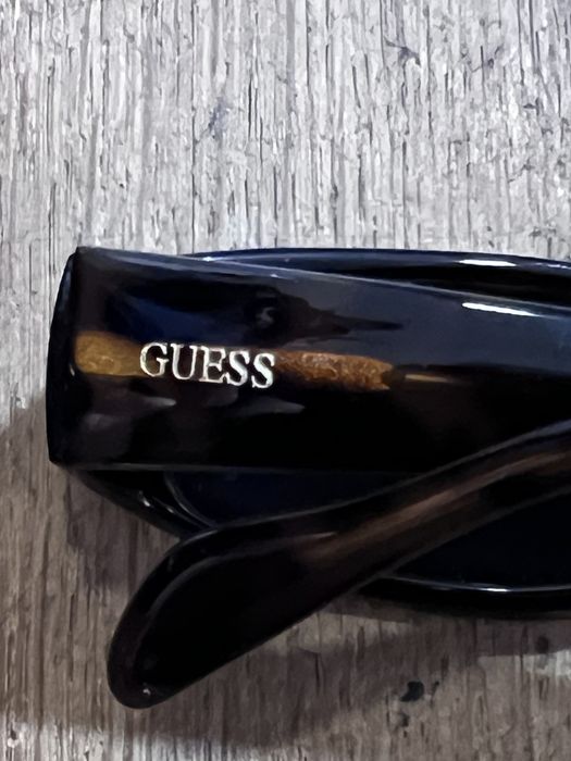 Óculos de Sol Guess Vintage "Muse" – Estilo Y2K Tartaruga