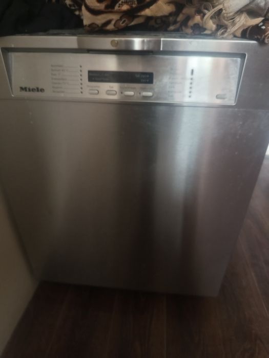 Машина для миття посуду Miele