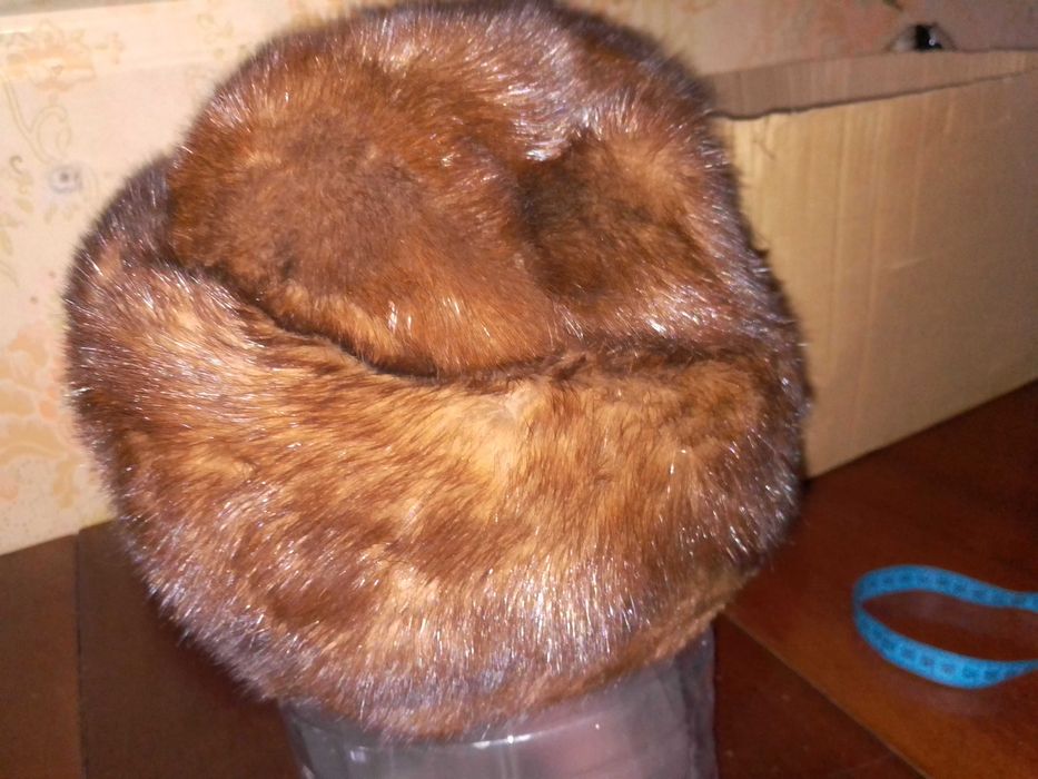 Меховые (натуральные) шапки и воротники б/у.