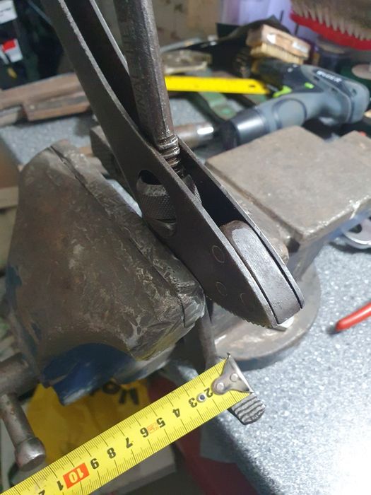 Solidny stary klucz hydrauliczny żabka